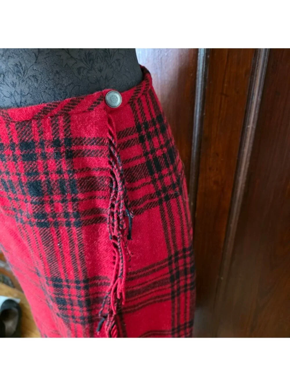 Eddie Bauer Red & Black Plaid Wool Wrap Skirt With Fringe Detail Size 6